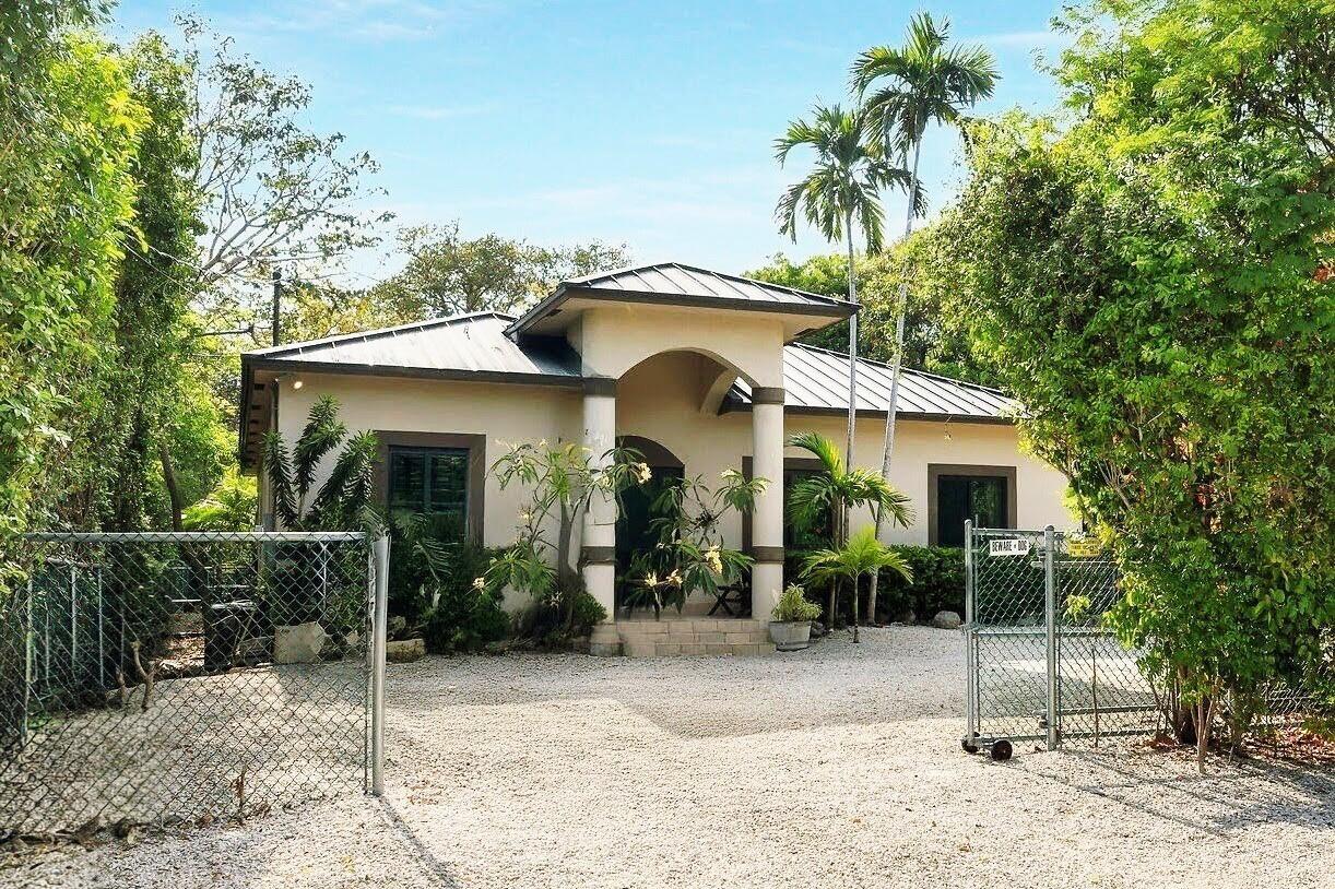 6 Fishermans Trail Key Largo, FL 33037 - Photo 34 of 50 a front view of a house with garden