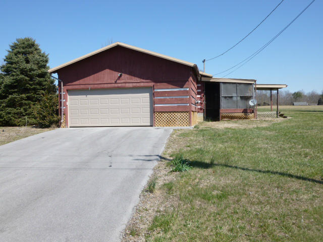 7740 Washington Pike Corryton, TN 37721 - Photo 2 of 13 Right-Garage