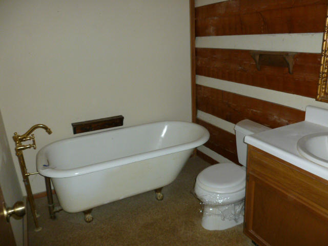 7740 Washington Pike Corryton, TN 37721 - Photo 9 of 13 Bath1-ClawTub