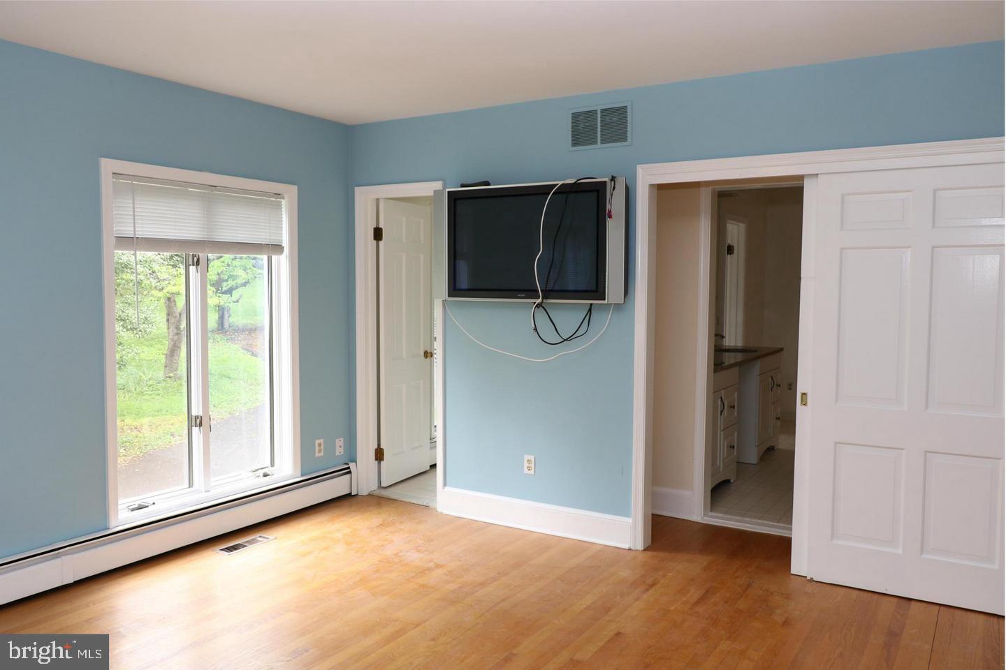 901 Walker Road Great Falls, VA 22066 - Photo 31 of 57 Large 2nd Bedroom