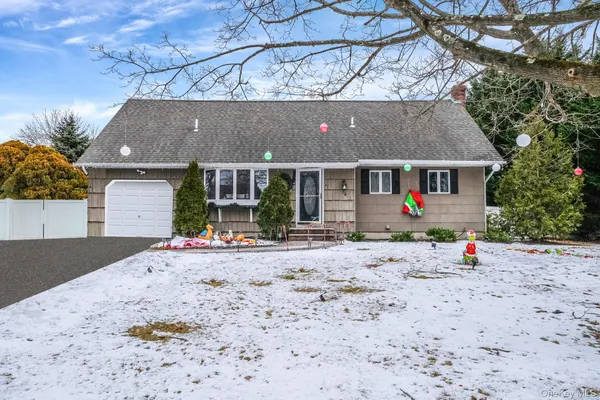 $625,000 | 38 Camille Lane, East Patchogue, NY 11772