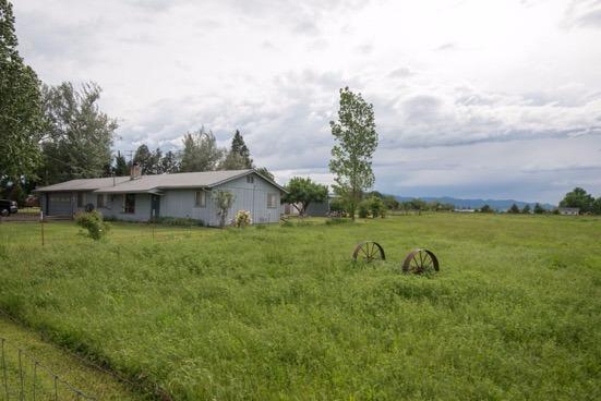 6681 Domino Road Central Point, OR 97502 - Photo 2 of 17 a view of a house with a garden