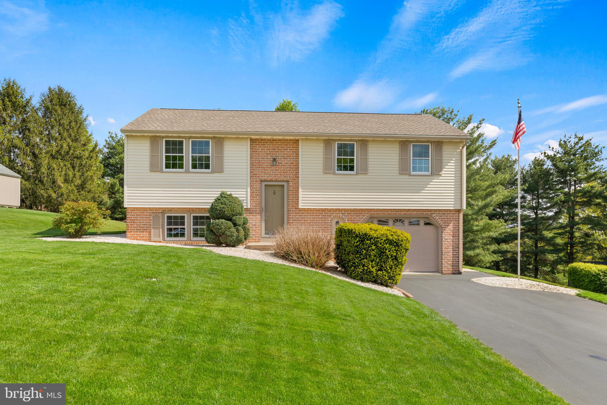 118 Maple Farm Road Ephrata, PA 17522 - Photo 1 of 32