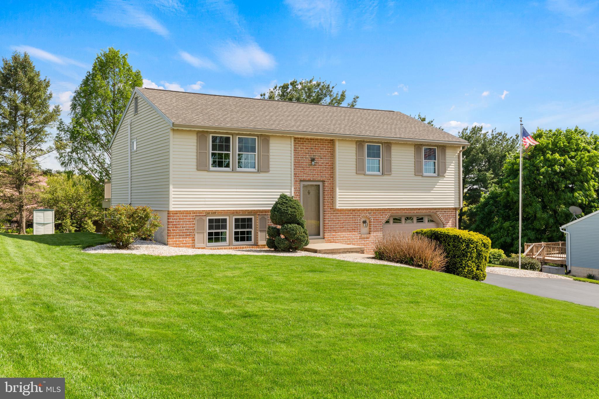 118 Maple Farm Road Ephrata, PA 17522 - Photo 2 of 32