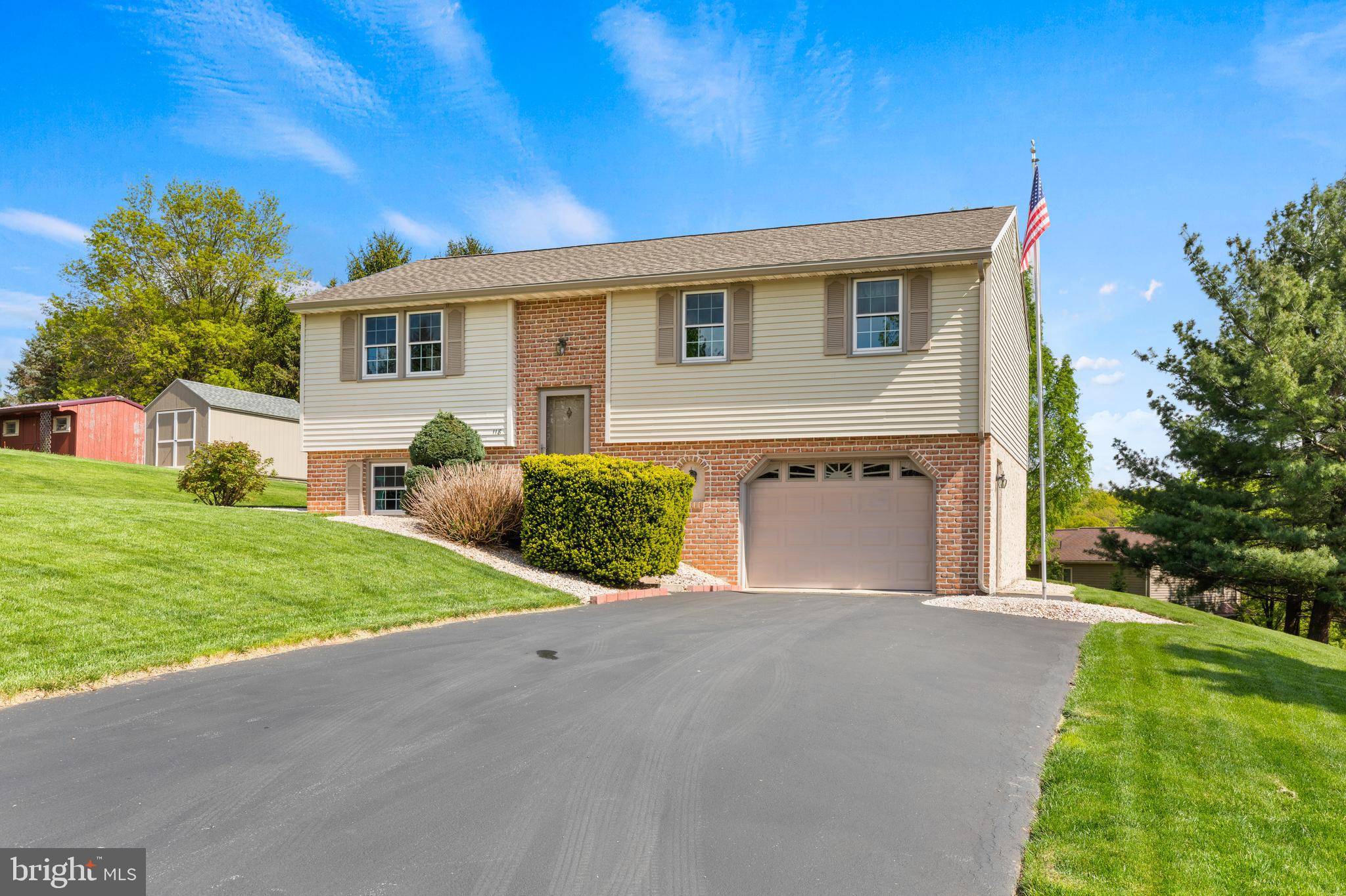 118 Maple Farm Road Ephrata, PA 17522 - Photo 3 of 32