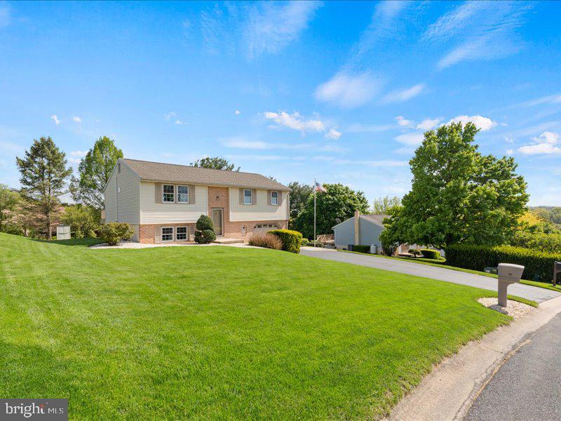 118 Maple Farm Road Ephrata, PA 17522 - Photo 4 of 32