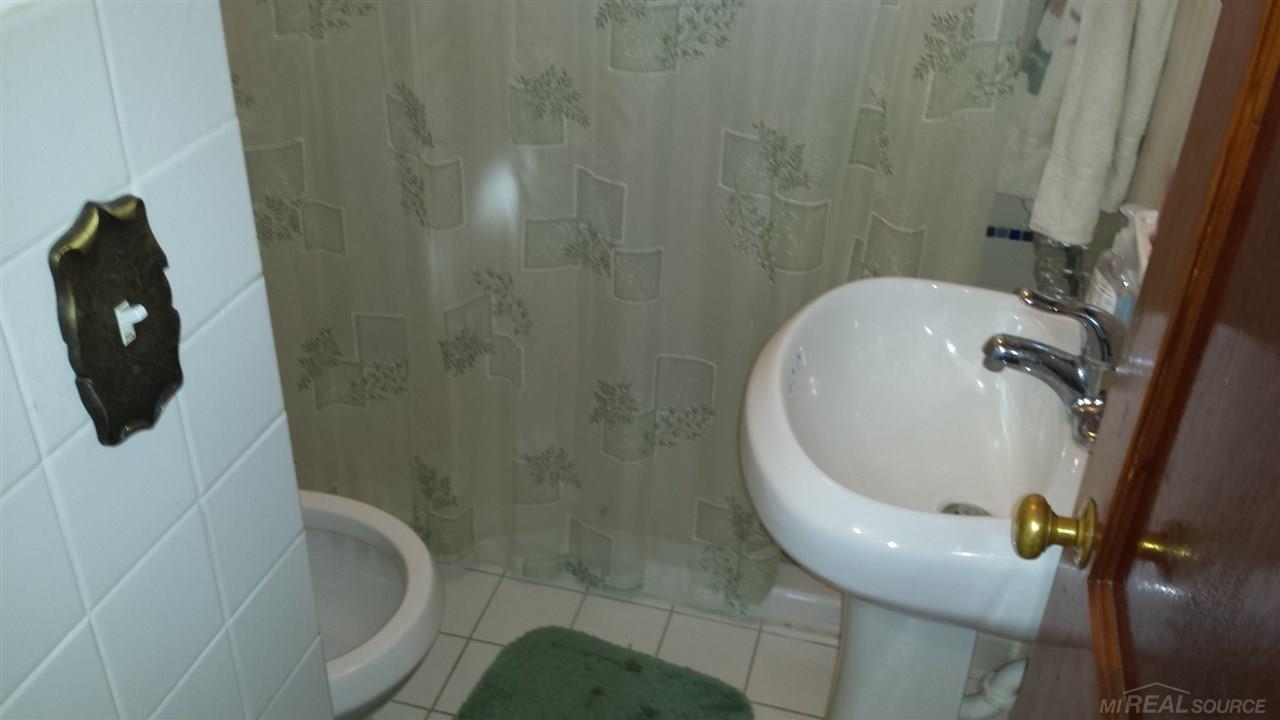 1240 Harding Avenue Rochester Hills, MI 48307 - Photo 9 of 14