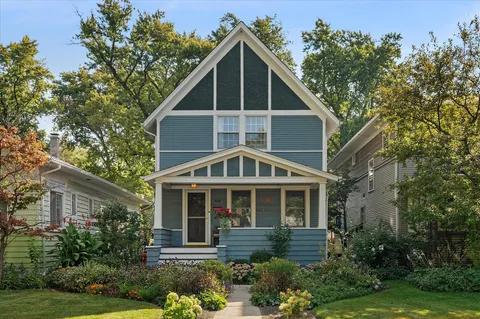 $650,000 | 222 South Cuyler Avenue, Oak Park, IL 60302