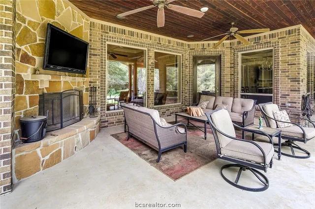 $1,350,000 | 17899 Saddle Creek Drive, College Station, TX 77845