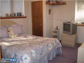 715 Marchman Road Philadelphia, PA 19115 - Photo 10 of 11 Bedroom - Main
