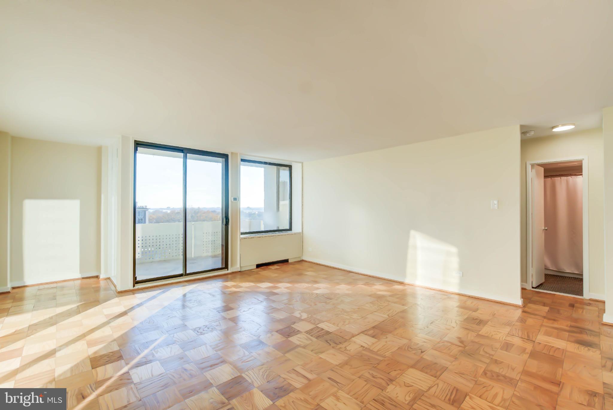 490 M Street Southwest, Unit W800 Washington, DC 20024 - Photo 5 of 21 a view of an empty room with a window