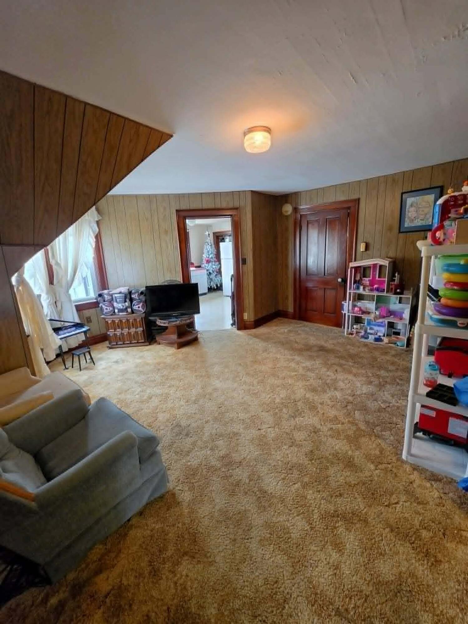 1420 Hawthorne Avenue Two Rivers, WI 54241 - Photo 28 of 34 upperliving2