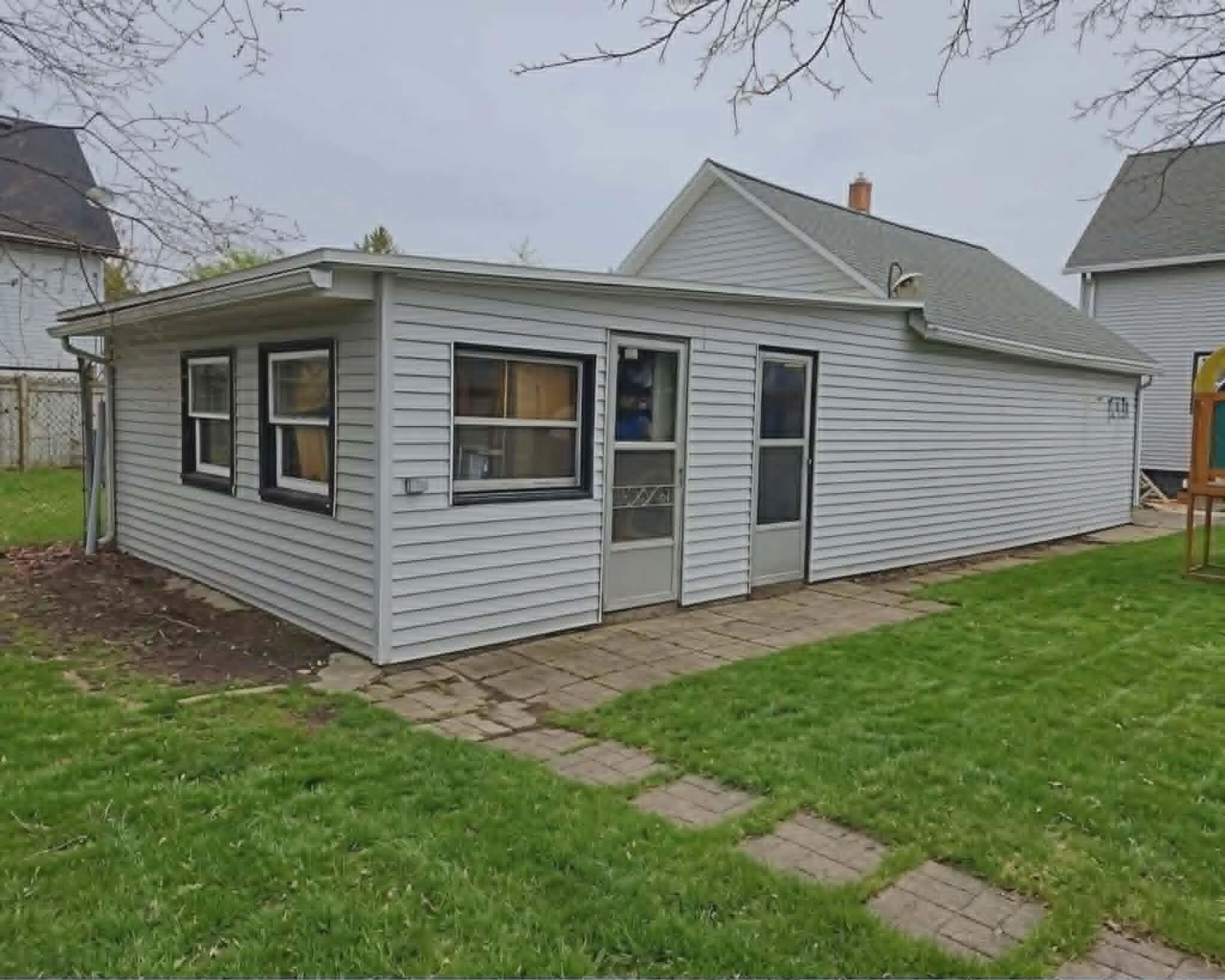 1420 Hawthorne Avenue Two Rivers, WI 54241 - Photo 31 of 34 shop