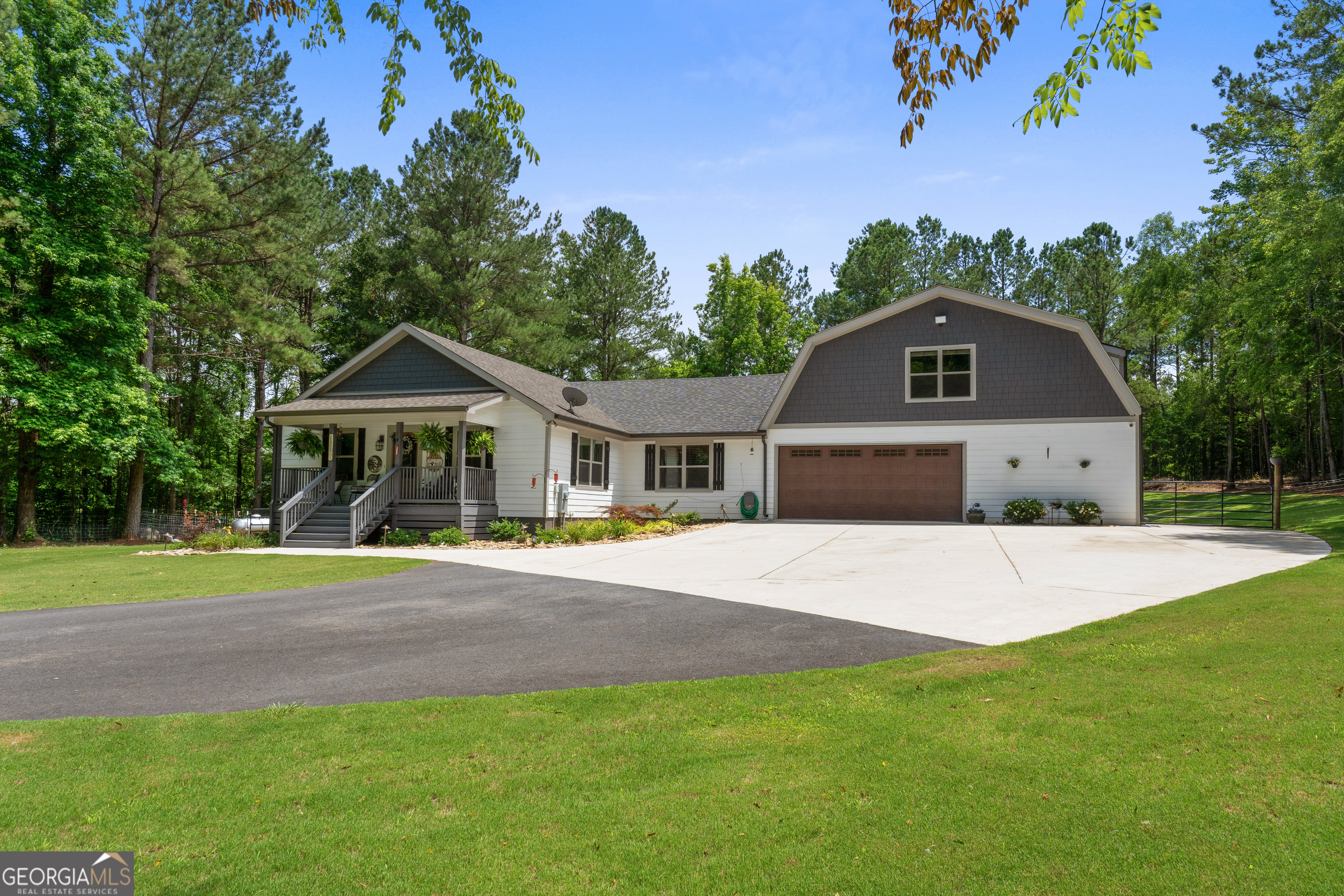 620 Rocky Creek Road Forsyth, GA 31029 - Photo 3 of 81 a front view of a house with a garden