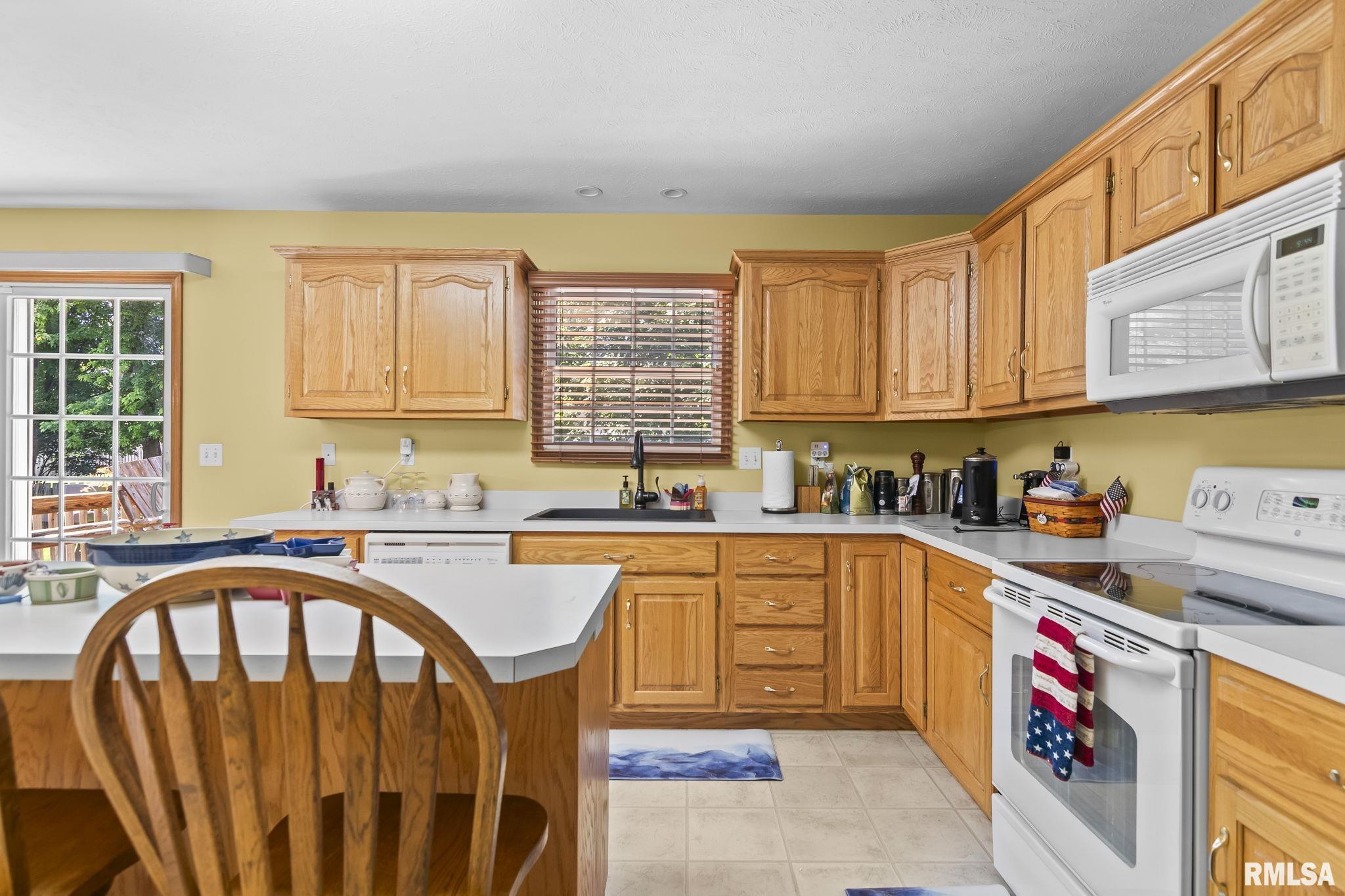3908 Thackeray Drive Springfield, IL 62711 - Photo 14 of 43