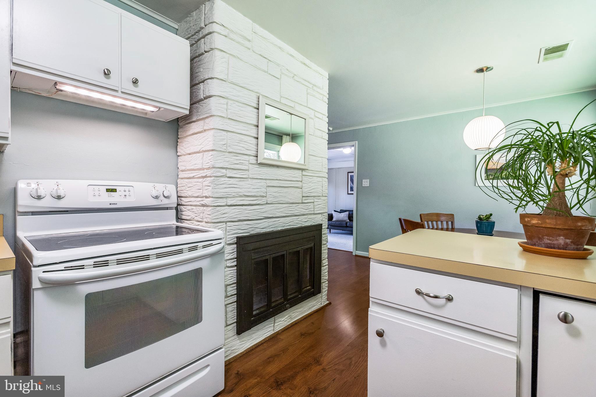 1112 Utterback Store Road Great Falls, VA 22066 - Photo 11 of 32