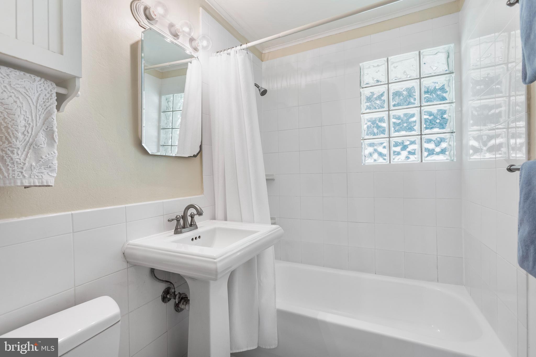 1112 Utterback Store Road Great Falls, VA 22066 - Photo 21 of 32 Full Hall Bath