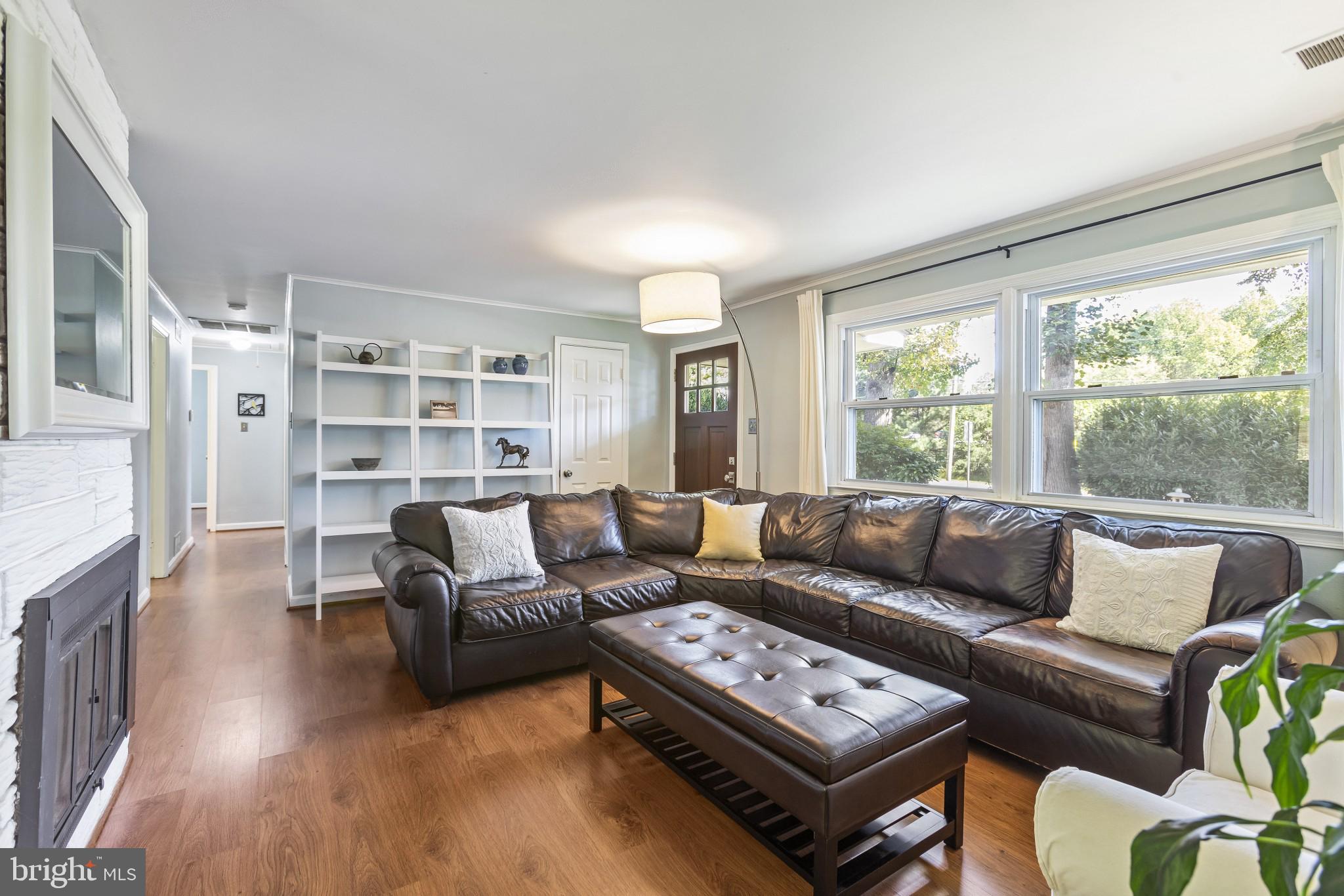 1112 Utterback Store Road Great Falls, VA 22066 - Photo 5 of 32