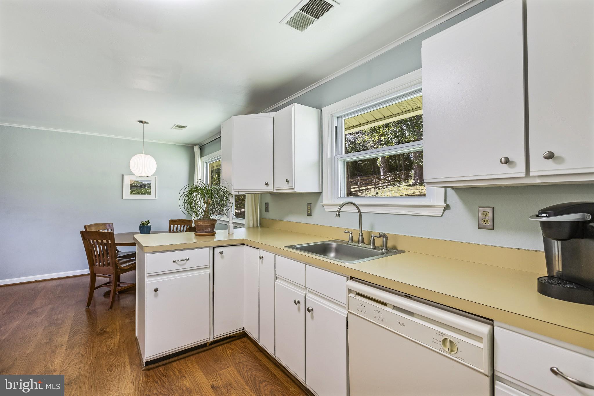 1112 Utterback Store Road Great Falls, VA 22066 - Photo 9 of 32