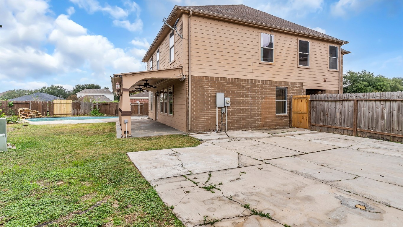 5534 Calm Court Houston, TX 77084 - Photo 42 of 48 a front view of a house with garden