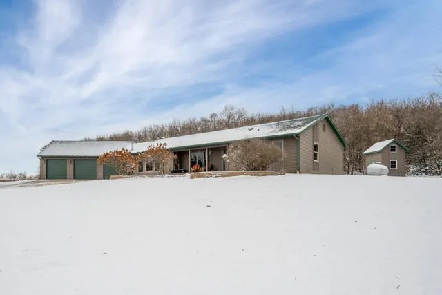 $540,000 | 2061 10th Avenue, Star Prairie, WI 54026