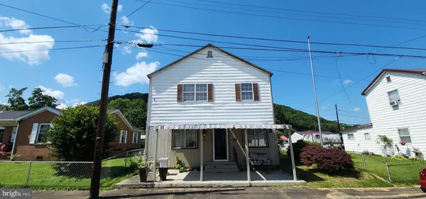 $55,000 | 502 Alexander Street, Cedar Grove, WV 25039