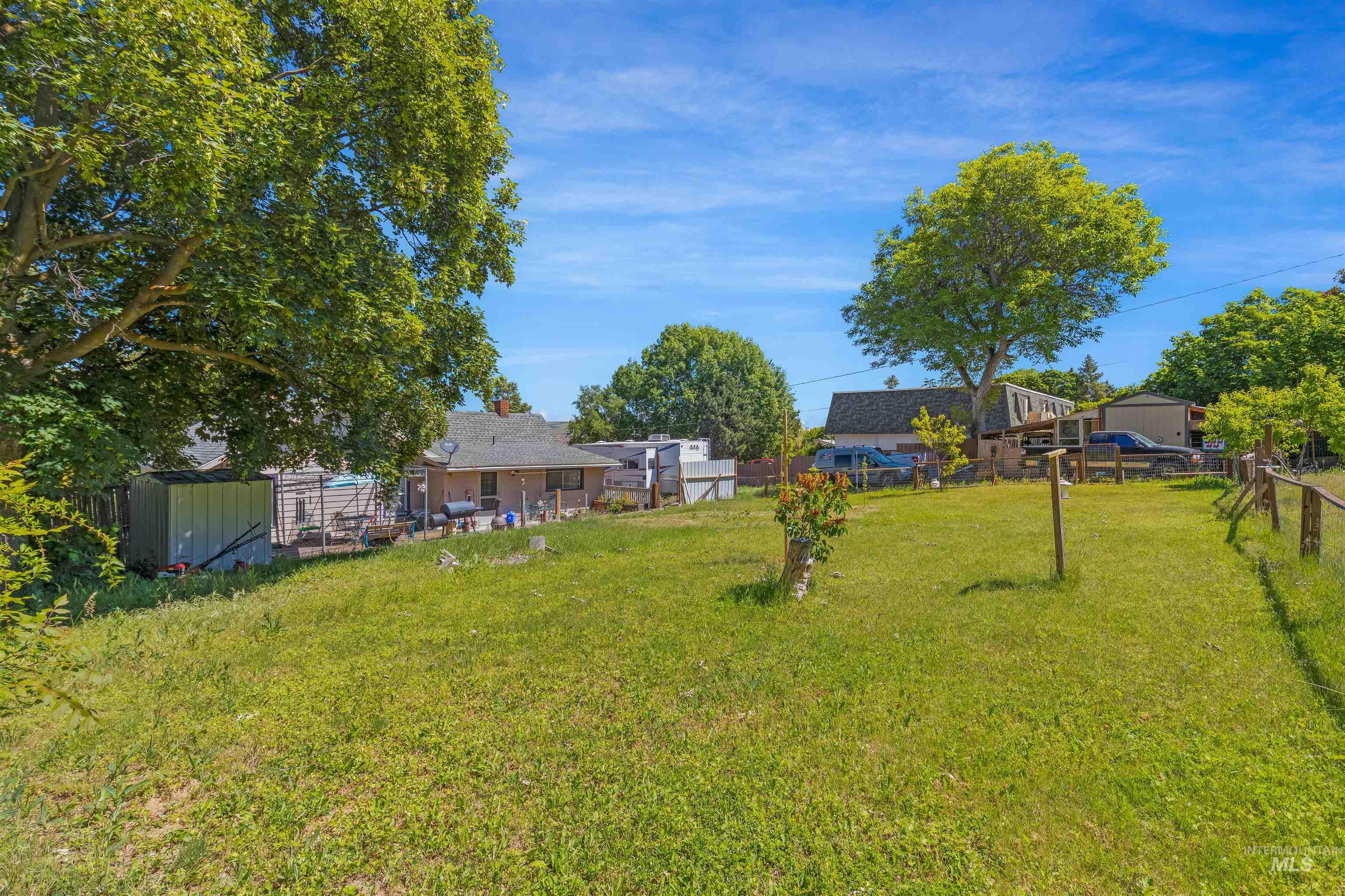 238 Hillcrest Road Lewiston, ID 83501 - Photo 12 of 27 Expansive rear yard featuring a sloped grassy area and mature trees