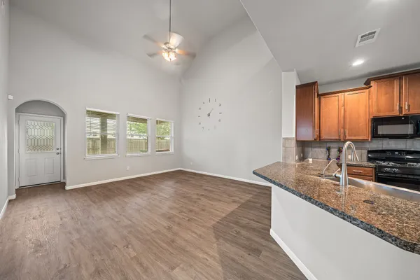 $2,800 | 13826 Andover Park Drive, Houston, TX 77083