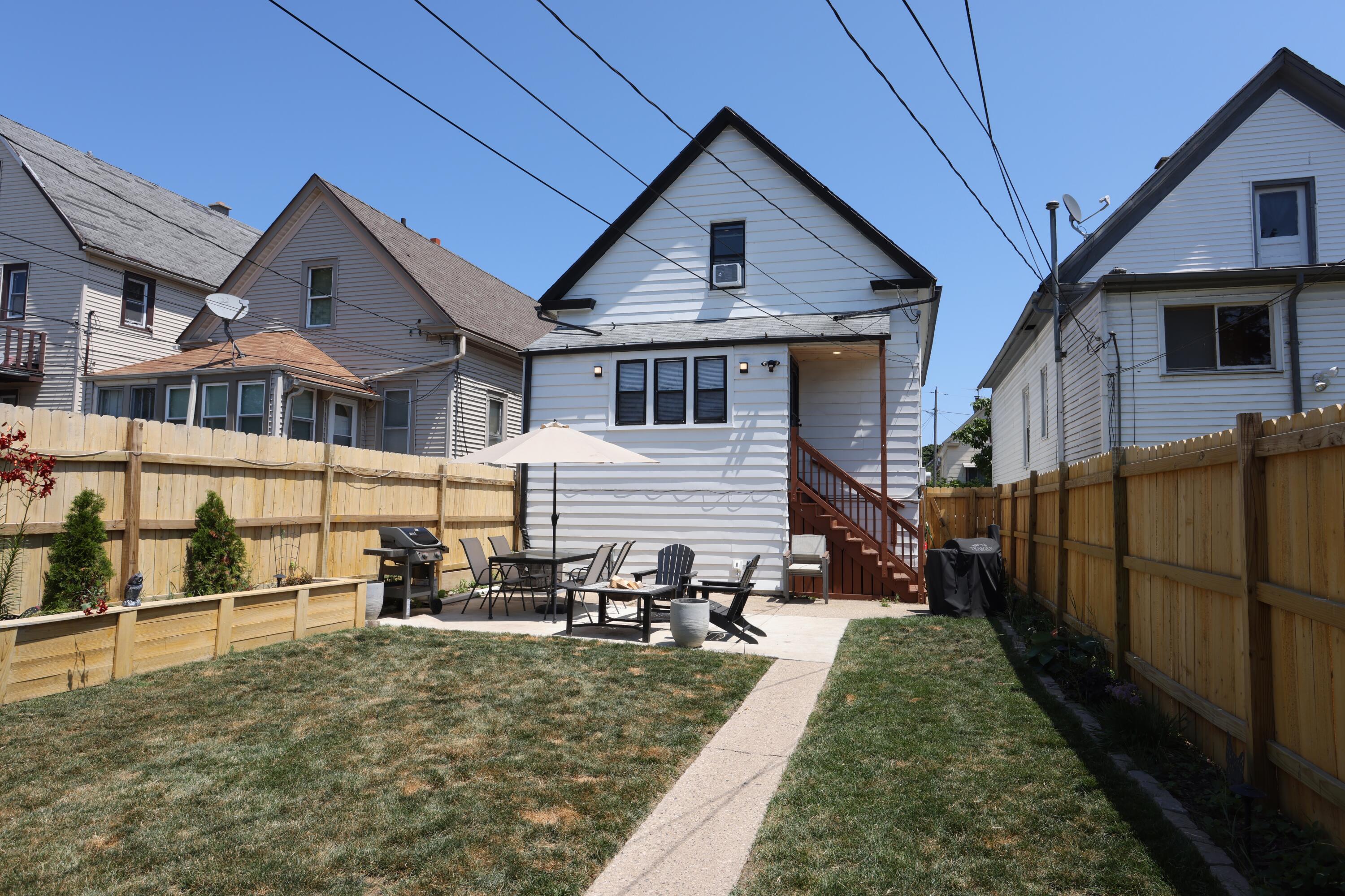 2479 South 10th Street Milwaukee, WI 53215 - Photo 4 of 26 Exterior