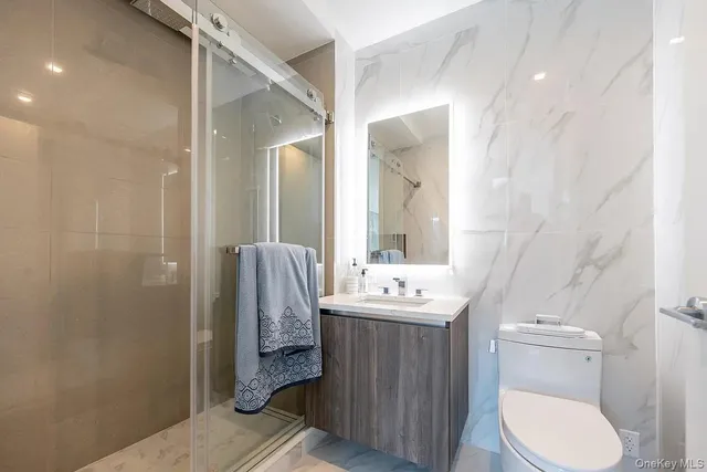 $1,048,000 | 33-66 Farrington Street, Unit 13J | Flushing