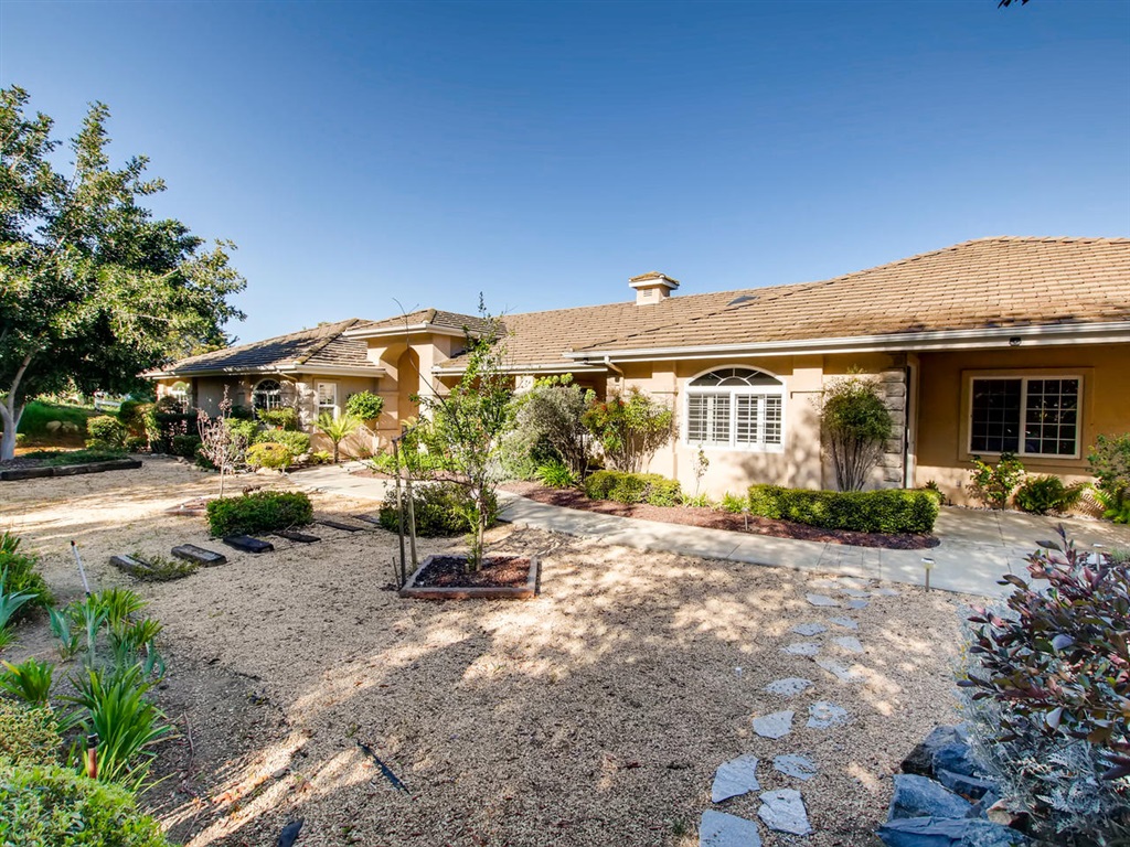 2793 Dos Lomas Fallbrook, CA 92028 - Photo 1 of 25 Gallery Image 1