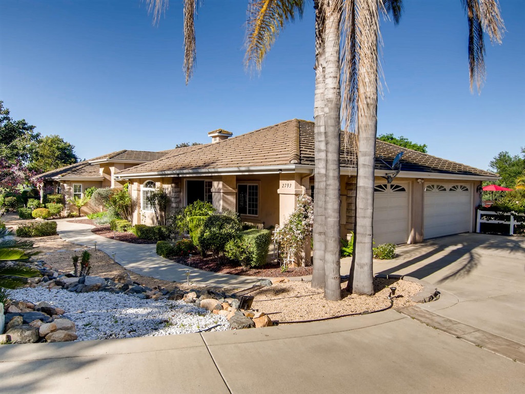 2793 Dos Lomas Fallbrook, CA 92028 - Photo 2 of 25 Gallery Image 2
