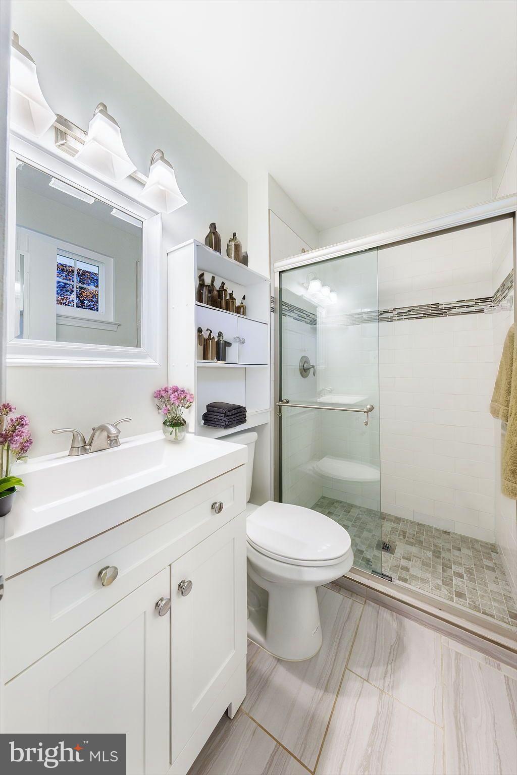 6800 Quebec Court Springfield, VA 22152 - Photo 28 of 44 Primary Bath - En Suite