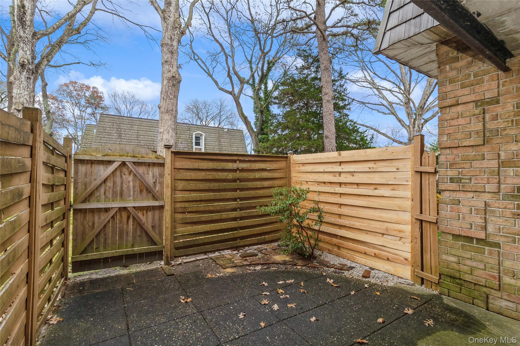 655 Middle Country Road, Unit 4D1 Coram, NY 11727 - Photo 25 of 27 a view of a back yard of the building