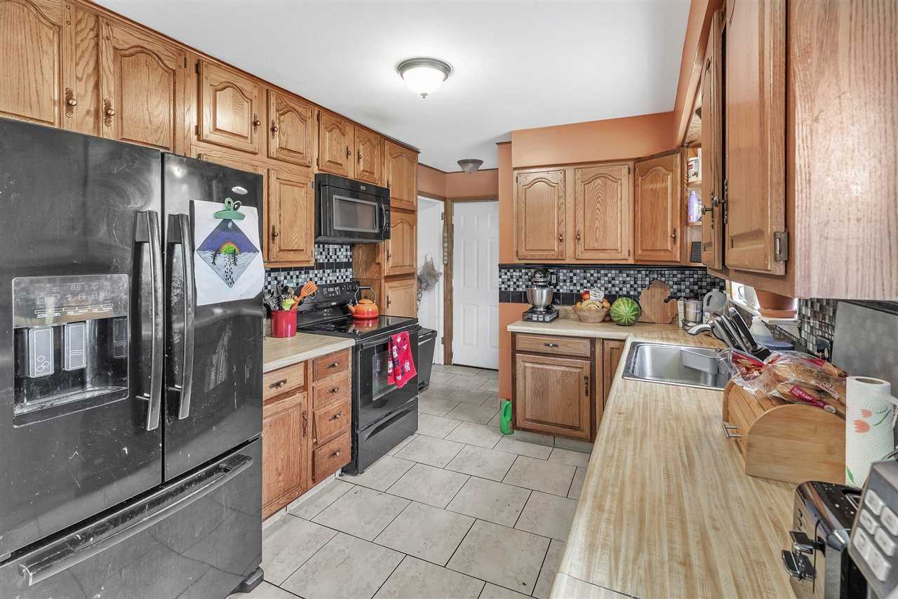 367 Davis Lake Road Lapeer, MI 48446 - Photo 12 of 26 50079898-11.JPG