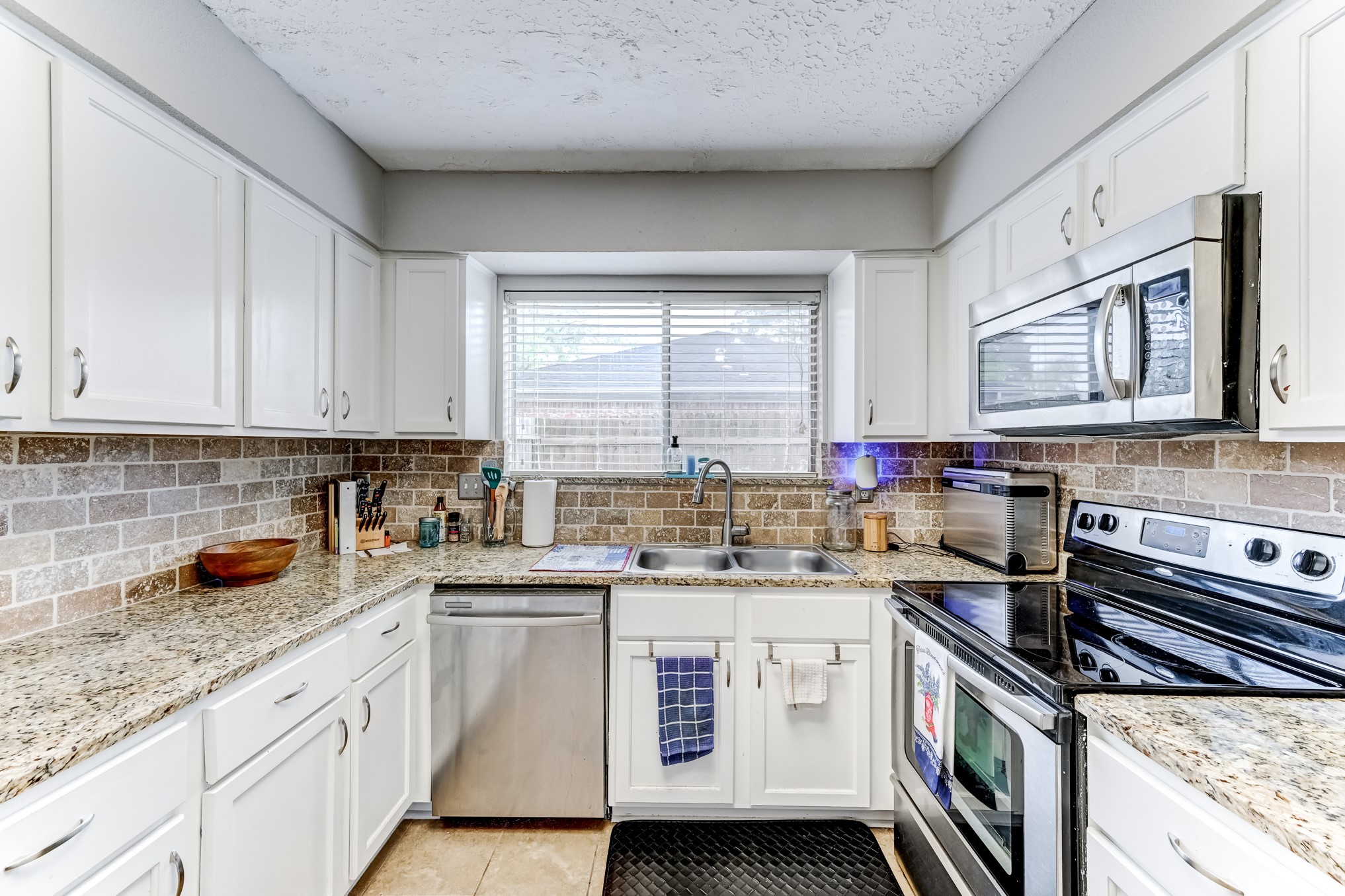 2507 Whispering Springs Drive Spring, TX 77373 - Photo 17 of 44