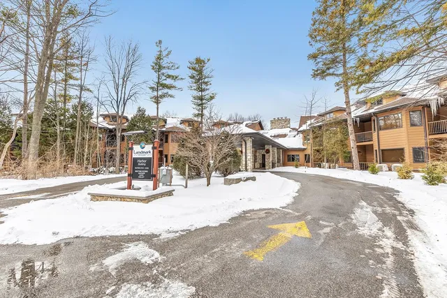 $124,900 | 4920 North Landmark Circle, Unit 2208, Egg Harbor, WI 54209