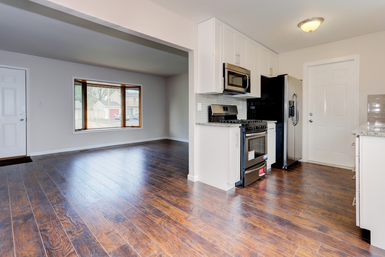 237 Riverside Drive Bolingbrook, IL 60440 - Photo 3 of 23