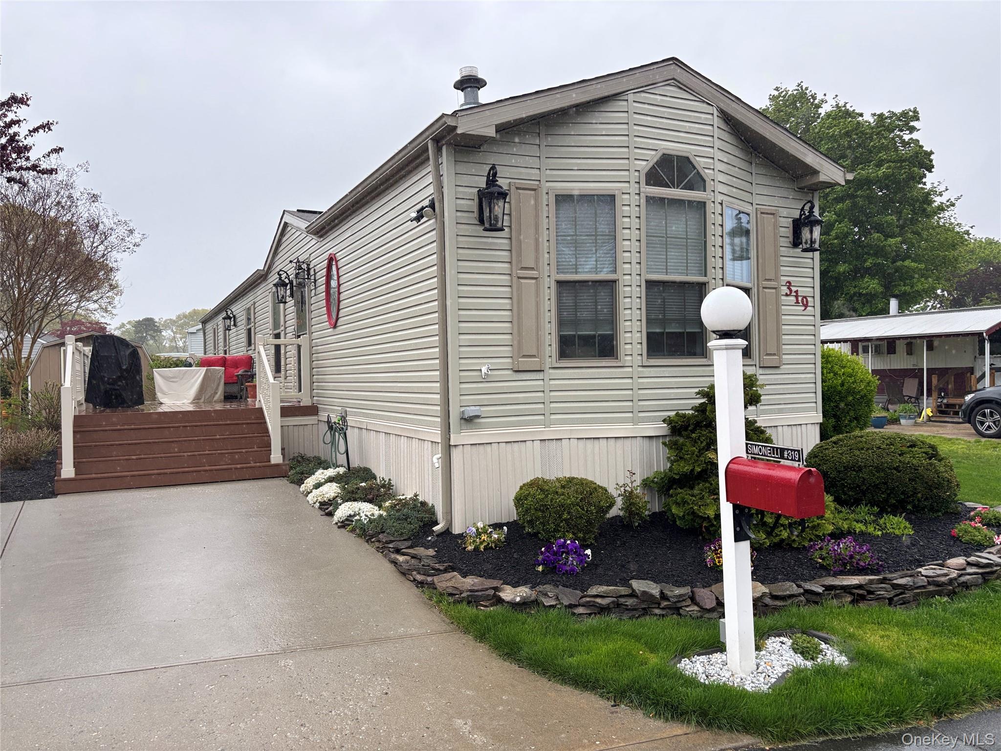 1661 Old Country Road, Unit 319 Riverhead, NY 11901 - Photo 3 of 19