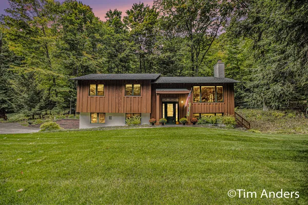 $679,900 | 4039 East Oxford Drive, Leland, MI 49654