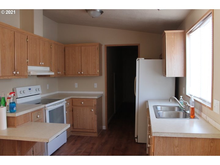 681 54th Street Springfield, OR 97478 - Photo 5 of 14 Gallery Image 5