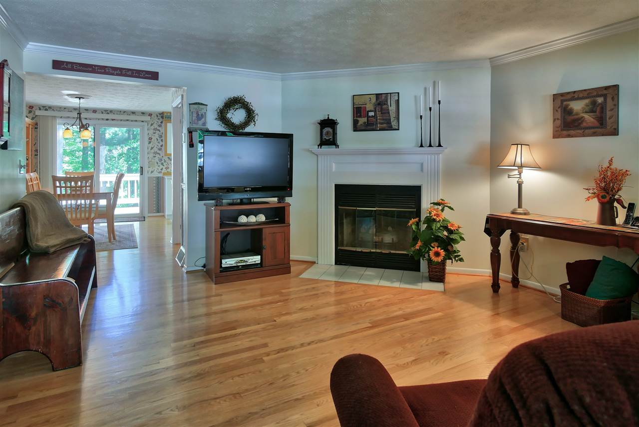 325 Winding Pond Road Londonderry, NH 03053 - Photo 2 of 27