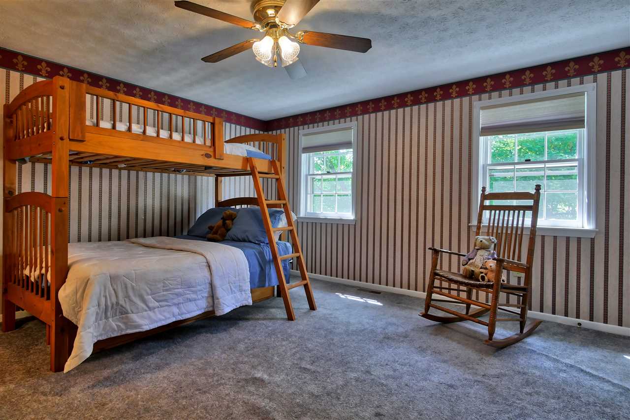 325 Winding Pond Road Londonderry, NH 03053 - Photo 15 of 27