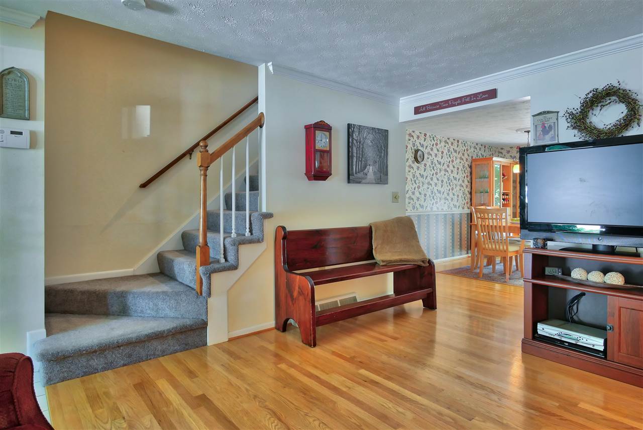 325 Winding Pond Road Londonderry, NH 03053 - Photo 3 of 27