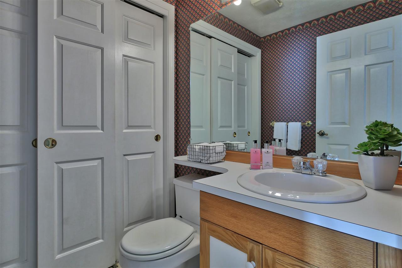 325 Winding Pond Road Londonderry, NH 03053 - Photo 5 of 27