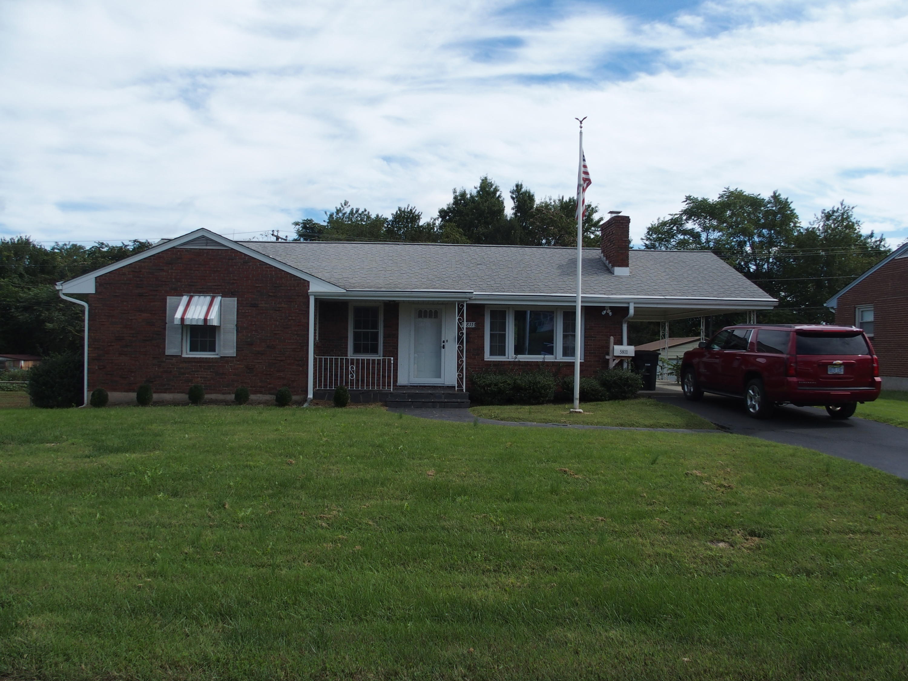 5811 Darby Road Roanoke, VA 24012 - Photo 1 of 25 P9270139