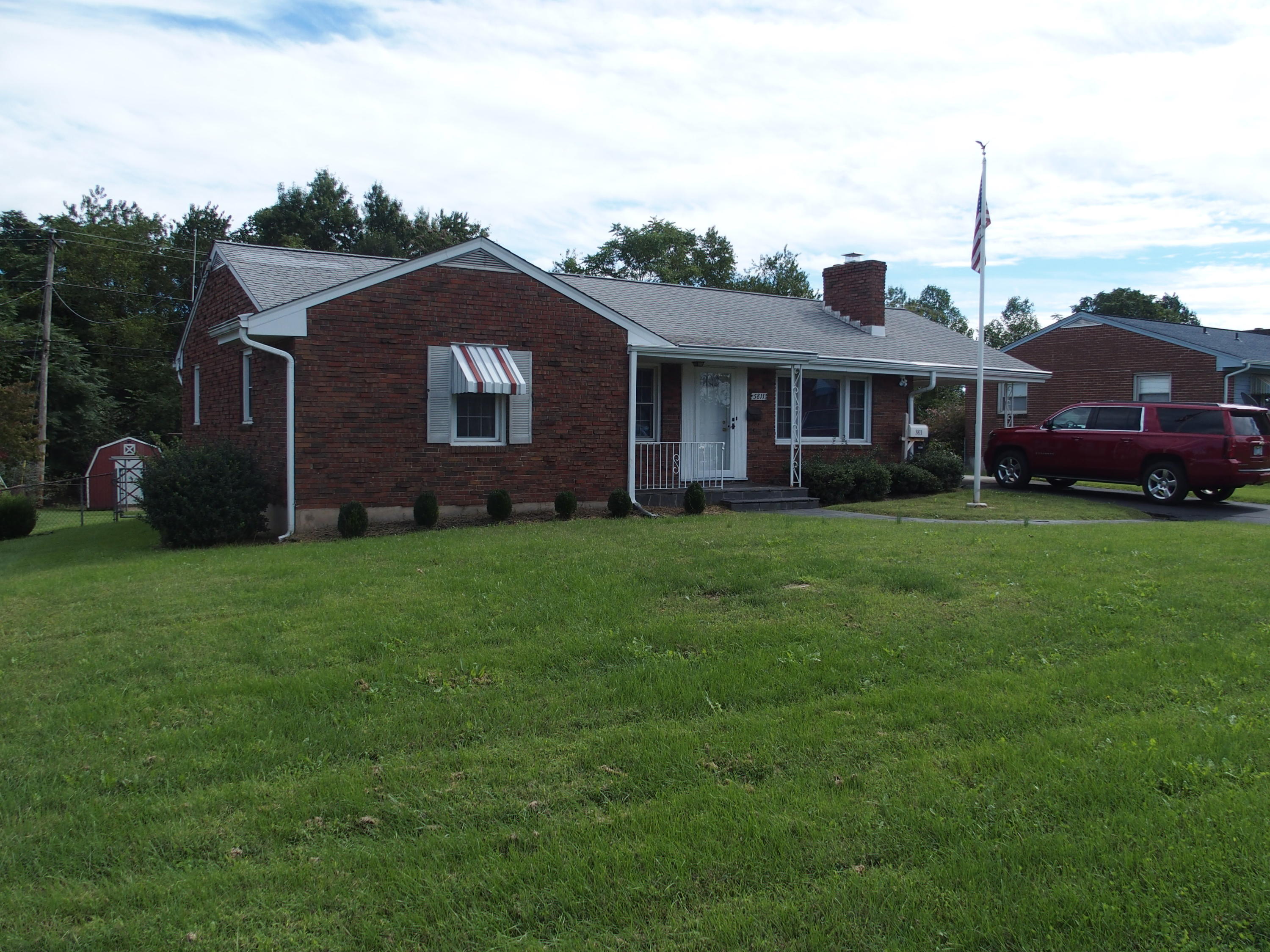 5811 Darby Road Roanoke, VA 24012 - Photo 2 of 25 P9270140