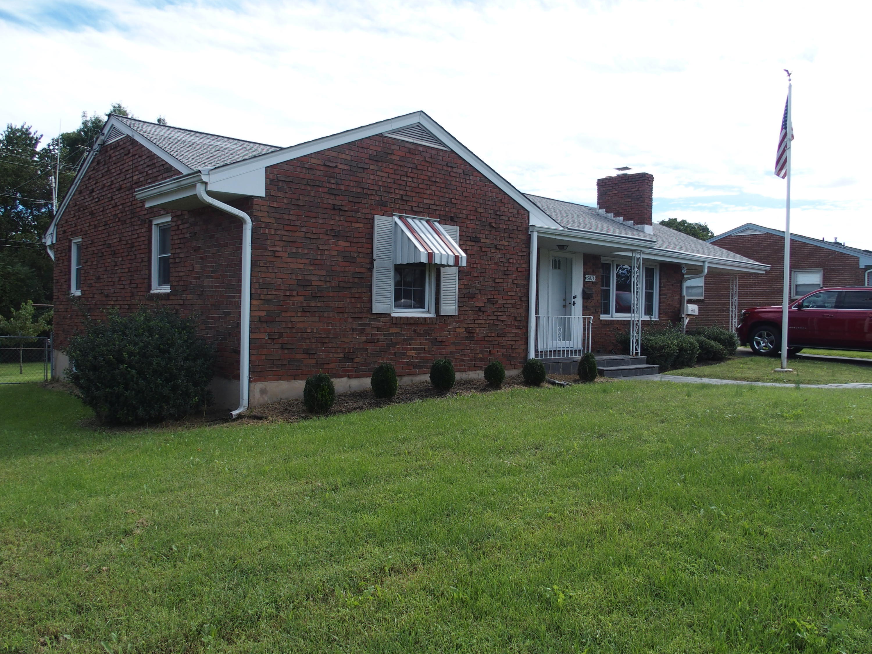 5811 Darby Road Roanoke, VA 24012 - Photo 3 of 25 P9270141