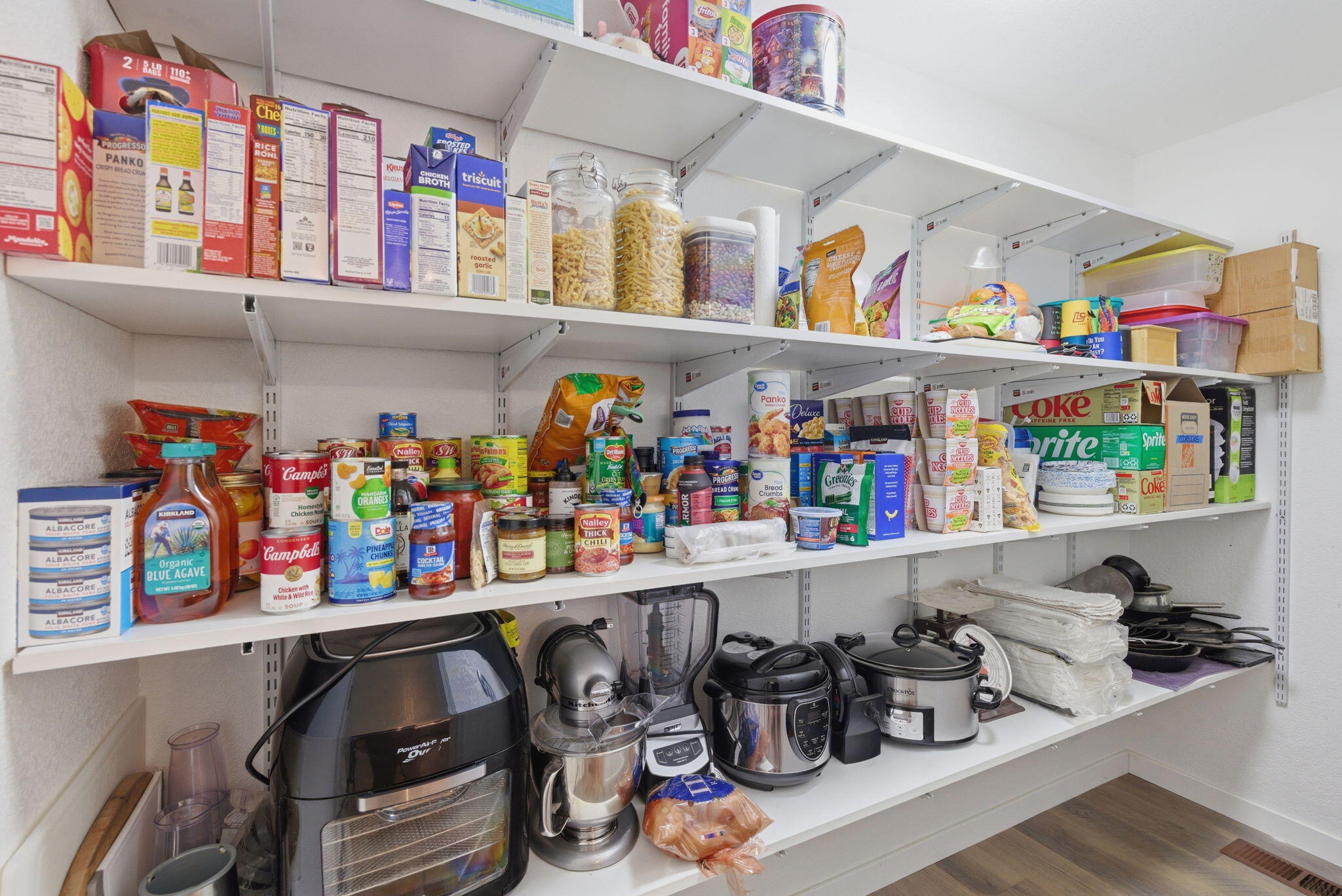 190 Spring Oak Way Merlin, OR 97532 - Photo 9 of 34 Pantry