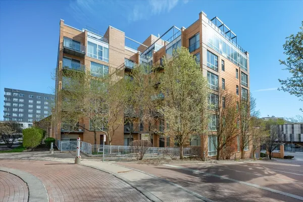 $715,000 | 1740 Oak Avenue, Unit 803, Evanston, IL 60201